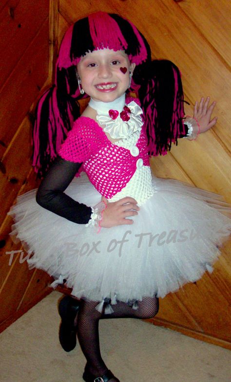 Draculaura WIG ONLY from Monster High by TulleBoxofTreasures, $25.00 Draculaura Halloween Costume, Draculaura Halloween, Cute Dracula, Draculaura Costume, Monster High Halloween Costumes, Monster High Halloween, Dress Up Clothes, Bandeau Au Crochet, Monster Costumes