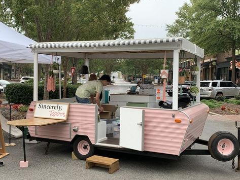 Go to Instagram site SincerelyRoots and click Camper Reno to see how I did it! Camper Food Truck, Diy Pop Up Camper, Camper Food, Food Truck Ideas, Mobile Coffee Shop, Pop Up Trailer, Coffee Trailer, Camper Store, Diy Pop