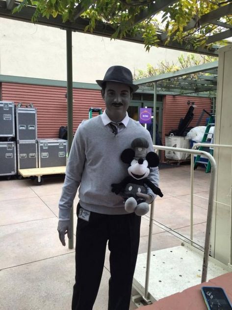 Disney Employees Go All Out for Halloween Walt Disney Costume, Disney Costume, Walter Elias Disney, Disney World Characters, Disney Halloween Costumes, Disney Costumes, Work Today, Disney Halloween, Walt Disney