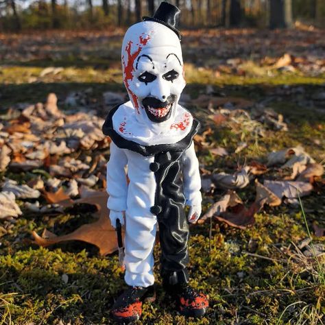 PRICES MAY VARY. Realistic Terrifier Statue: Halloween art the clown bust figure features a realistic clown appearance, can be used as a home decoration or a valuable collectible, adds a horror atmosphere to your Halloween Material: This terrifier clown bust statue is made of resin, hand-painted, durable & waterproof, art the clown sculpture will not fade, exquisite craftsmanship can be used for a long time Size: The size of the terrifier bust sculpture is 6.7x3.5'', each art the clown horror mo Horror Garden, Scary Garden, Horror Atmosphere, Clown Sculpture, Clown Horror Movie, Clown Character, Weird Smile, Clown Statue, Horror Action Figures