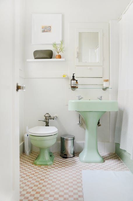 House Tour: A "Cozy Californian" San Francisco Studio | Apartment Therapy Mint Green Bathroom Ideas, Checkered Bathroom Floor, Mint Green Bathroom Decor, Retro Green Bathroom, Avocado Bathroom, Mint Green Bathroom, Bathroom Wishlist, Mint Green Bathrooms, Green Bathrooms