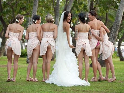 Bridesmaid Photoshoot Before Wedding, Wedding Fail, Bridesmaid Photoshoot, Brides Mom, Bridesmaid Duties, Funny Wedding Photos, Creative Wedding Photo, Photo Fails, Wedding Hairstyles For Long Hair