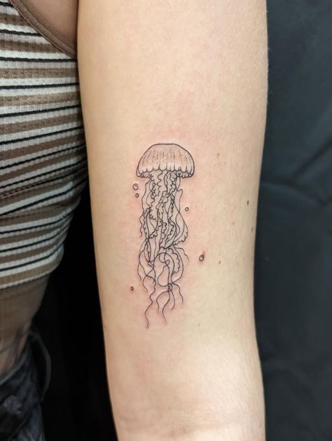 Jellyfish Tattoo On Ankle, Jelly Fish Line Tattoo, Matching Tattoos Jellyfish, Tattoo Ideas Female Jellyfish, Cool Jellyfish Tattoos, Jelly Tattoo Fish, Forearm Fish Tattoo, Jellyfish Tattoo Aesthetic, Pretty Jellyfish Tattoo