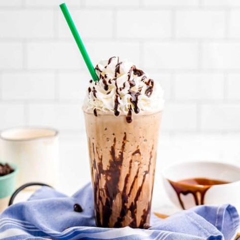 Java Chip Frappuccino - Julie's Eats & Treats ® Chocolate Chip Drink, Starbucks Java Chip Frappuccino, Java Chip Frappuccino, Chocolate Coffee Drinks, Starbucks Frappuccino Recipe, Pumpkin Spice Frappuccino, Java Chip, Ice Chocolate, Coffee Frappuccino