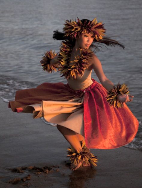 EL HULA DANCE ES PROPIO DE HAWAI. Polynesian Dance, Hawaiian Woman, Hawaii Hula, Hawaiian Dancers, Hula Dance, Jitterbug, Wellness Massage, Hula Dancers, Hawaiian Art