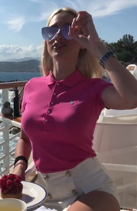 Pink Polo Shirt Outfit Woman, Tube Outfit, Polo Shirt Outfit Women's, Polo T Shirts Women, Pink Shirt Outfit, Polo Shirt Girl, Polo Shirt Outfits, Cute Outfits With Leggings, Pink Polo Shirt