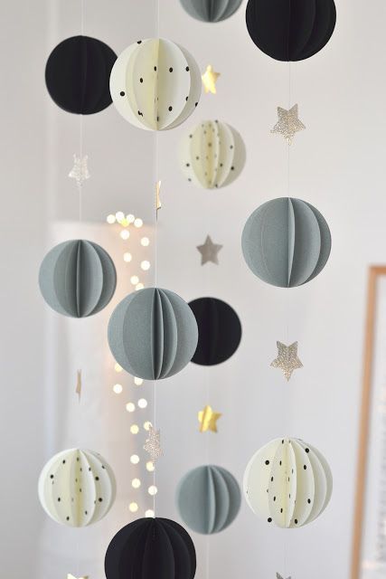 Diy Baby Mobile, Noel Diy, Navidad Diy, Diy Origami, Diy Tags, Diy Garland, Paper Garland, Baby Diy, The Ceiling