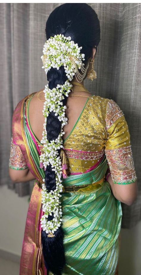 Pelli Pallaki Designs, Indian Bride Hairstyle With Gajra, Flower Jadai For Seemantham, Flowers For Hairstyles Indian, Hairstyles For Seemantham, Pellikuturu Hairstyles, South Indian Wedding Hairstyles For Long Hair, Jadai For Seemantham, Poola Jada Brides Fresh Flowers