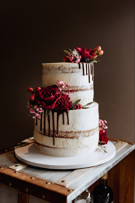 Sequin Wedding Cake, Wedding Cake Forest, Burgundy And Gold Wedding, Gothic Wedding Cake, Sugar Flower Wedding Cake, Red Velvet Wedding Cake, Wedding Cake Peach, Hand Painted Wedding Cake, Watercolor Wedding Cake