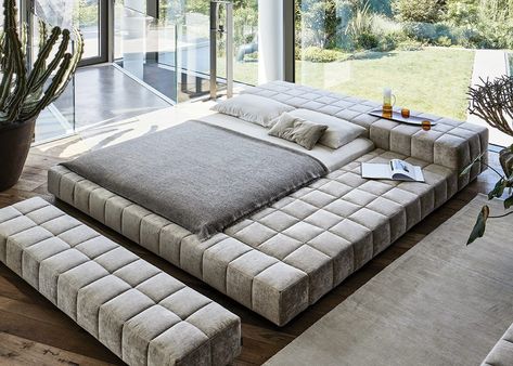 Squaring Bed – Bonaldo Montréal Floor Bedroom Ideas, Furniture Sets Design, Arch Inspiration, Beautiful Outdoor Living Spaces, Italian Furniture Modern, Contemporary Bedroom Furniture, Low Bed, Patterned Bedding, Relaxing Bedroom