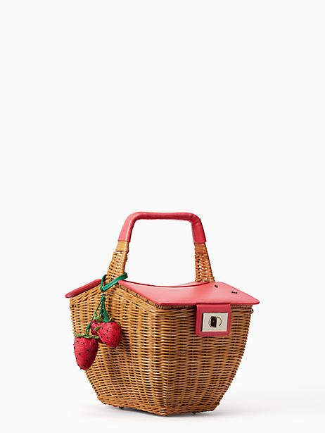 Kate Spade Picnic perfect 3D wicker picnic basket - KATE SPADE | there are picnic baskets and then there are picnic baskets--and this wicker version falls squarely in the latter category. inspired by a quaint picnic at a charleston mansion, this sturdy carry-all is adorned with a sweet cluster of beaded strawberries, and holds plenty of space for a slice of peach pie - natural straw bag with matching trim. Picnic Basket Purse, Cute Picnic Basket, Funky Purses, Basket Purse, Basket Bags, Wicker Picnic Basket, Unique Handbags, Quilted Wallet, Picnic Bag