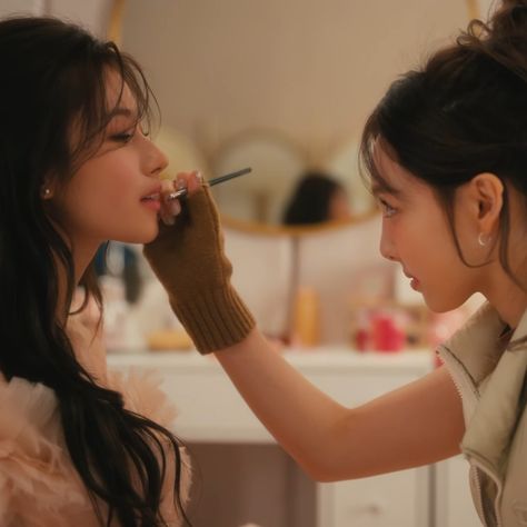 Nayeon and Sana : Set me free MV - make-up scene Nayeon And Sana Matching Icons, Mv Aesthetic, Twice Mv, Twice Group, Mv Video, Sana Minatozaki, Twice Sana, Minatozaki Sana, Nayeon Twice