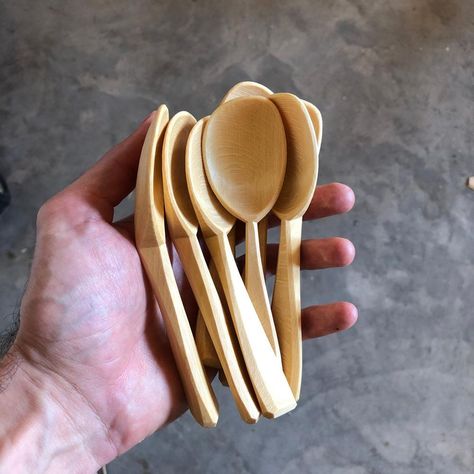 Sloyd Projects, Carving Spoons, Handmade Wood Crafts, Hand Carved Wooden Spoons, Carving Projects, Raspberry Beret, Carved Spoons, Green Woodworking, Spoon Carving