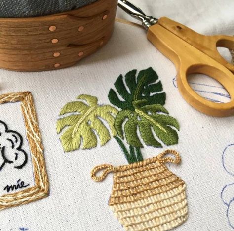 Hand Embroidery Projects, Embroidery Gifts, Hand Embroidery Art, Embroidery Hoop Art, Sewing Projects For Beginners, Hand Embroidery Patterns, Hoop Art, Embroidery And Stitching, Embroidery Projects