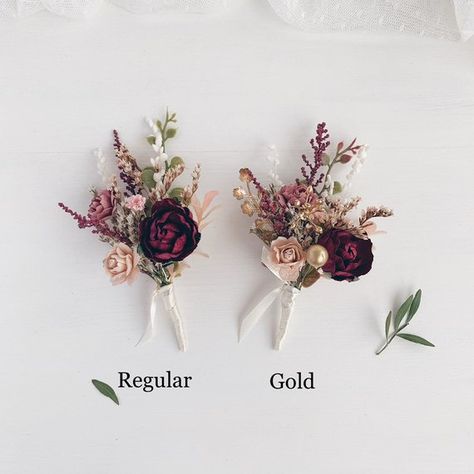 Winter Wedding Boutonniere, Burgundy Boutonniere, Winter Boutonniere, Pink Boutonniere, Wedding Flower Guide, Wedding Reception Planning, Maroon Wedding, Red Bouquet, Wedding Boutonniere