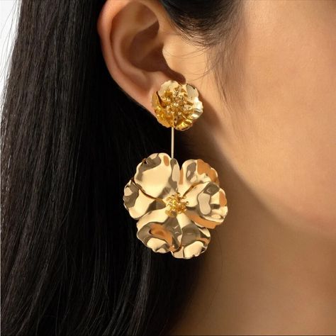 2.75” Long 2 Piece Earring Gold Tone Nwot Same Day / Next Day Shipping 5 Seller Anthro Earrings Jewelry Shiny Gold Floral Boho Statement Front Back Captiva Zenzi Wedding Guest Black Tie Event Double Flower Stud Threader Petal Earring Photography, Statement Earrings Gold, Winter Typ, Media Screen, Gold Glam, Earring Trends, Tassel Drop Earrings, Estilo Punk, Flower Earrings Studs