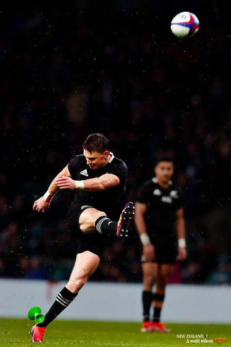 Motion Poses, Beauden Barrett, All Black Rugby, Owen Farrell, Rugby Wallpaper, World Cup Schedule, Dan Carter, The All Blacks Rugby, All Blacks Rugby Team