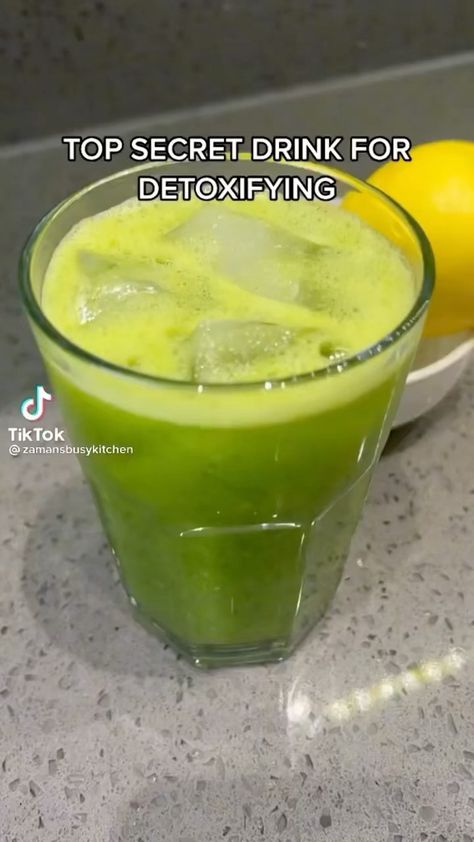 Smoothie For Energy, Smoothies Healthy Breakfast, Slim Your Waist, Healthy Diet Smoothies, Delicious Smoothie Recipes, Green Smoothie Challenge, Smoothies Healthy, Smoothie Challenge, Healthy Juice Recipes