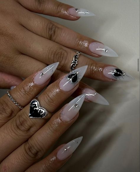 Nail Art Noir, Heavenly Nails, Medium Stiletto, Hippie Nails, Gothic Nails, Vintage Nails, Heart Nail Art, Edgy Nails, Grunge Nails