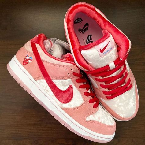 Nike Strange Love, Strangelove Dunk, Nike Sb Dunk Low Strangelove, Cute Uggs, Nike Sb Shoes, Custom Shoes Diy, All Nike Shoes, Nike Sb Dunk Low, Nike Sb Dunk