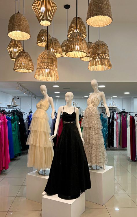 Dress Rental Store, Botique Interiors Design Ideas, Dress Shop Interior Design, Botique Interiors Fashion Boutique, Botique Interiors Ideas, Clothing Boutique Interior Design, Clothing Boutique Interior, Bridal Boutique Interior, Arabic Clothing