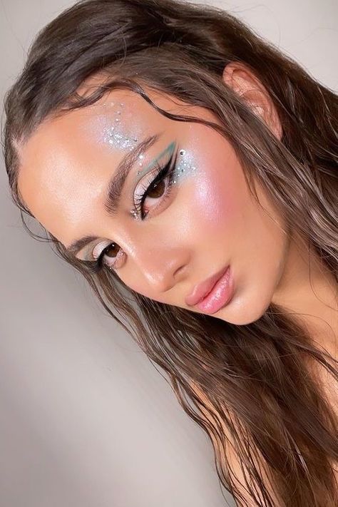 Smokey Eye Festival Makeup, Festival Makeup Brown Eyes, Edc Makeup Ideas, Space Cowgirl Makeup, Simple Festival Makeup, Pool Party Makeup, Ibiza Makeup, Coachella Make-up, Edc Makeup