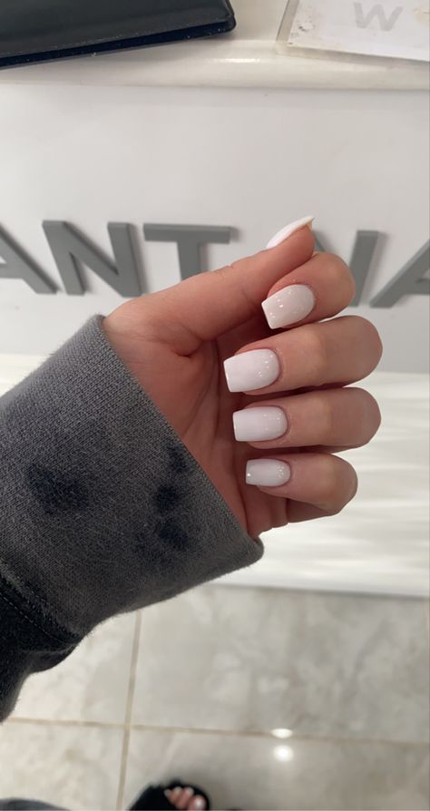 Shirt Nail Ideas Acrylic, Marshmallow White Nails, Ongles Blanc Laiteux Nail Art, Marshmallow Nails, Nails Kurz, Ombre Chrome Nails, Blush Pink Nails, Teal Nails, Tree Nails