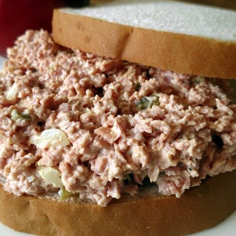 Bologna Sandwich Spread, Bologna Salad, Sandwich Spread Recipes, Bologna Recipes, Ham Salad Recipes, Bologna Sandwich, Deli Sandwiches, Ham Salad, Sandwich Fillings