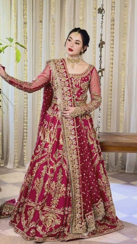 Shadi Dress, Logo Board, Latest Bridal Lehenga Designs, Wahaj Ali, Red Bridal Dress, Bridal Lehenga Designs, Latest Bridal Lehenga, Basic Mehndi, Makeup Images