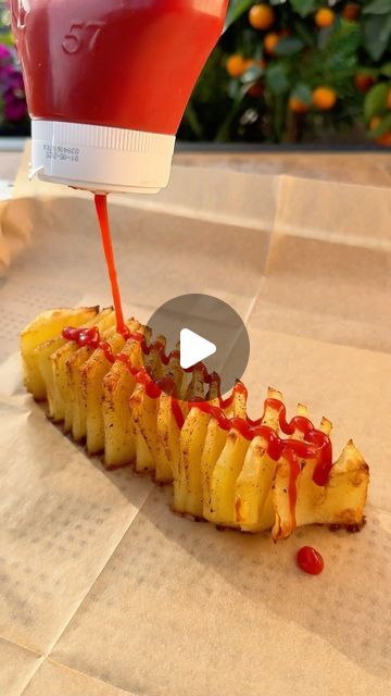 SAMURA | FOOD, RECIPES, CULINARY on Instagram: "🥔The most creative dinner idea🤤👇

1. Cut the potatoes as shown in the video.
2. Drizzle them with oil.
3. Season with salt and your favorite spices.
4. Bake the potatoes until golden and crispy.
5. Once done, remove from the oven and drizzle with ketchup.

Enjoy!😋😍

#potato #potatorecipes #potatolover #recipe #dinnerideas #dinnerrecipe #recipeideas #food #healthyfood #delicious #recipes" Creative Dinner Ideas, Creative Dinner, Dinner Idea, Potato Recipes, The Oven, Ketchup, Delicious Recipes, Potato, Dinner Recipes