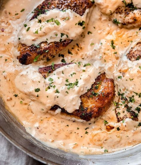 Creamy Balsamic Caramelized Onion Chicken Skillet Balsamic Cream Sauce, Onion Cream Sauce, Veggies Pasta, Balsamic Chicken Recipes, Cream Sauce For Chicken, Pan Dishes, Balsamic Onions, Steamed Veggies, Chicken Skillet Recipes