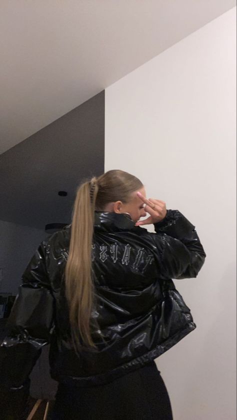 Trapstar Jacket Trapstar Womens Jacket, Trapstar Jacket Women, Traphouse Aesthetic, Trapstar Jacket, Trapstar Girl, Girl Hiphop, Trap Music, Girl Fits, Hip Hop