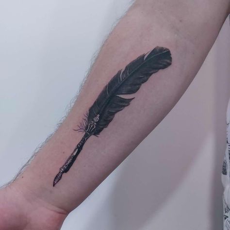 Quill tattoo ideal tattoo for writer Author Tattoo Writers, Writers Tattoos, Tattoos For Writers, Writer Tattoo Ideas, Writer Tattoos, Quill Pen Tattoo, Writer Tattoo, Quill Tattoo, Bookish Tattoos