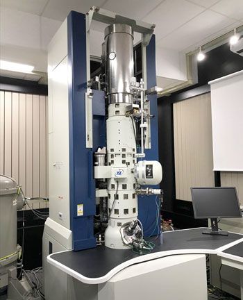 New electron microscope allows for samples to be free of magnetic fields, and therefore keeps said samples from potential distortion or destruction Future Ghost, Electron Microscope Images, Cell Theory, Microscope Parts, Scanning Electron Microscope, Average Home, Atomic Structure, Structural Analysis, Common Knowledge