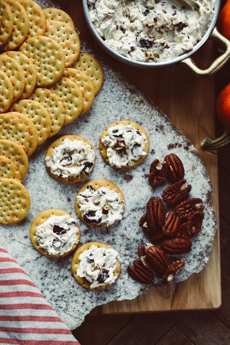 Cracker Spread, Cookies Gift, Cranberry Cream Cheese, Fall Appetizers, Christmas Cookies Gift, Breakfast Rolls, Pie Crumble, Cream Cheese Dips, Cranberry Recipes