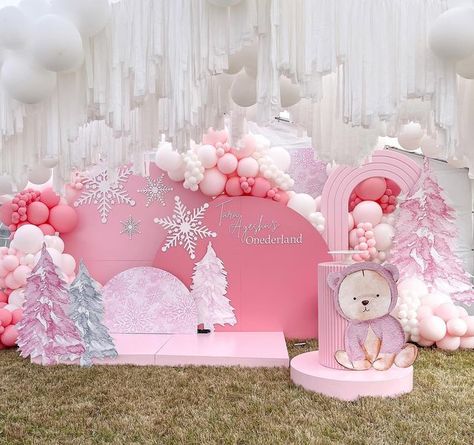 MODERN EVENT DECOR & BALLOONS on Instagram: "Winter is still here and sweet baby Tara Ayesha celebrated her first birthday in a winter Onederland ❄️💗 . . #winteronederland #winteronederlandparty #firstbirthdayparty #firstbirthday #firstbirthdayideas #firstbirthdaydecor #eventstylist #eventstyling #kidspartydecor #kidsparty #kidspartyideas #kidspartydecor #kidspartyplanner #houstonparty #houstonpartyplanner #houstonpartydecorator #childrenparty #childrenpartyideas #childrenevents" Barbie Winter Birthday Party, Winter Wonderland Decorations Pink, Winter Barbie Birthday Party, Winter Wonderland Birthday Decorations, Unique First Birthday Ideas, Modern Event Decor, Winter Onderland Birthday, Woodland Birthday Cake, First Birthday Ideas