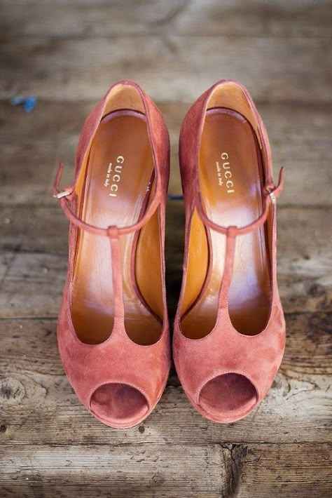 Rose Gold Shoes | Zara Zoo Photography | Slate Blue and Dusty Rose Wedding Ideas Shoe Closet, Crazy Shoes, Shoe Obsession, Shoe Lover, Beautiful Shoes, Cute Shoes, Look Fashion, Wedding Shoes, Jimmy Choo