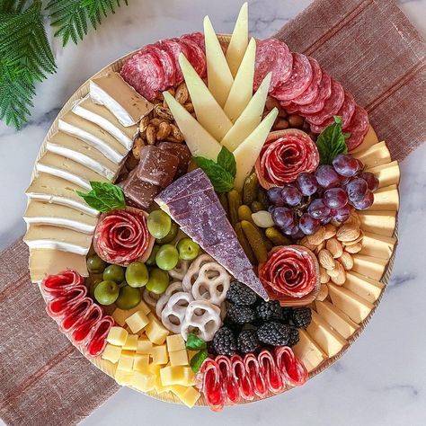 BoardsbyMo, LLC on Instagram: “All eyes on me in the center of the ring just like a circus. - @britneyspears but also this charcuterie board.” Round Tray Charcuterie Board, Charcuterie Round Board, Round Charcuterie Board Ideas, Circular Charcuterie Board, Charcuterie Board Round, Charcuterie Design, Round Charcuterie Board, Meat Cheese Platters, Charcuterie Trays