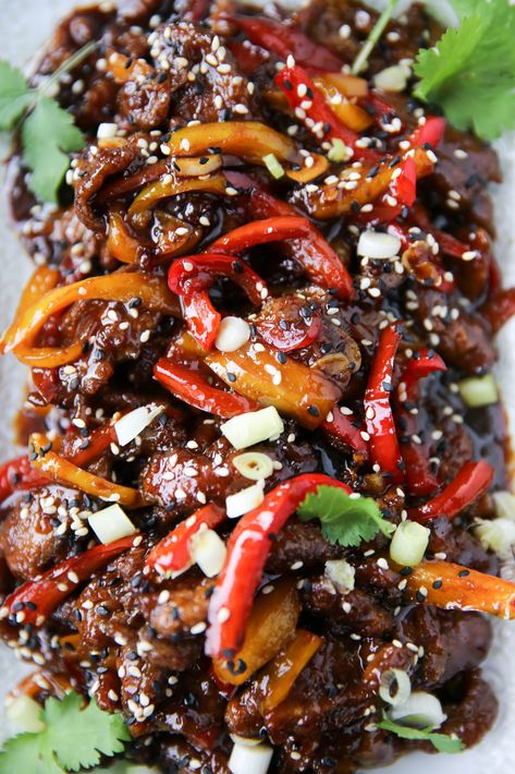 Ginger Beef Stir Fry - PaleOMG.com Keto Ginger Beef, Healthy Beef Stir Fry, Beef Stir Fry Healthy, Ginger Beef Stir Fry, Thai Beef Stir Fry, Stir Fry Healthy, Thailand Recipes, Crab Wontons, Fried Butter