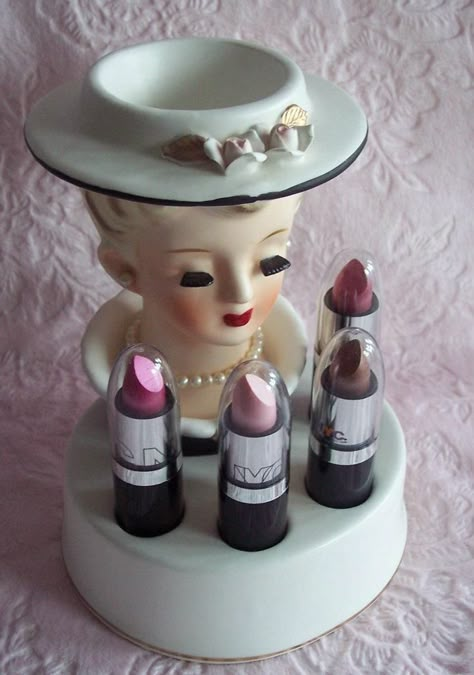 Vintage head vase lipstick holder Spa Architecture, Vintage Lipstick, Lady Head Vases, Head Vases, Vintage Figurines, Lipstick Case, Vintage Cosmetics, Lipstick Holder, Head Vase