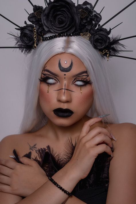 Demon Cosplay Halloween, Witch Goddess Makeup, Demon Witch Costume, Moon On Forehead Makeup, Witch Costume Aesthetic Makeup, High Priestess Halloween Costume, Lilith Goddess Makeup, Scary Goddess Costume, Hecate Makeup Ideas