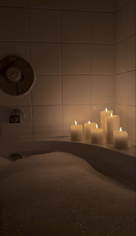 Self Care Aesthetic Pfp, Bath Night Aesthetic, Self Care Dark Aesthetic Wallpaper, Bathroom Pictures Aesthetic, Candle Bath Aesthetic, Bath Self Care Aesthetic, Bath Pictures Aesthetic, Self Care Aesthetic Pictures Dark, Bath Aesthetic Dark