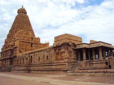 Peruvudaiyar Kovil (Periya Kovil, Brihadeshwara Temple, RajaRajeswara Temple, Rajarajeswaram) - Completed in 1010 AD by emperor Raja Raja Chola I, it is a Hindu temple dedicated to Shiva, located in the city of Thanjavur in the Indian state of Tamil Nadu. The temple is one of the largest in India and one of the most prized architectural sites Brihadeshwara Temple Sketch, Brihadeshwara Temple, Cultural Portraits, Temple Wall Art, Kerala Architecture, Indian Temple Architecture, Ancient Indian Architecture, Ancient History Facts, Png Elements