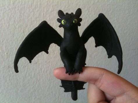 Toothless And Stitch, Polymer Clay Dragon, Dragon Crafts, Dragon Birthday, Httyd Dragons, Clay Dragon, Dragon Party, Dragon Jewelry, Toothless