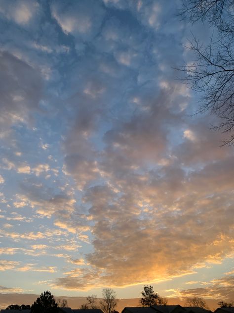 Fried Burritos, Cloud Pics Sky, Cloud Pics, Sky Full Of Clouds, Dr Items, Newspaper Wallpaper, Cloudy Sunny Sky Aesthetic, Alevel Art, Sun Set Clouds Sky