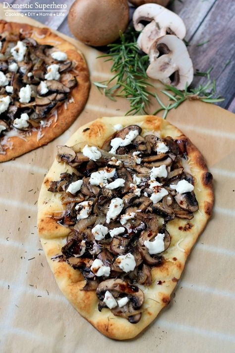 Mushroom and Goat Cheese Flatbread with Balsamic Glaze - Creamy goat cheese paired with delicious sauteed mushrooms and onions, all topped with a sweet balsamic glaze! This is the perfect quick dinner or lunch, and also great for meatless mondays! #vegetarian #dinner Sauteed Mushrooms And Onions, Goat Cheese Flatbread, Goats Cheese Flatbread, Easy Meal Plan, Mushrooms And Onions, Cheese Flatbread, Creamy Goat Cheese, Naan Pizza, Goat Cheese Recipes