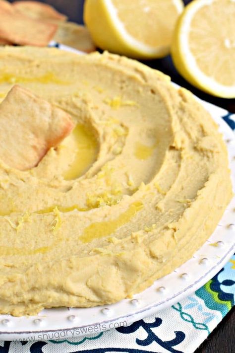 Lemon Hummus is a creamy dip perfect for veggies or pita chips. This healthy dip is a great alternative to the creamy, fat laden alternatives! Lemon Hummus Recipe, Lemon Hummus, Hummus Recipe Homemade, Dessert Hummus, Fresh Snacks, Shugary Sweets, Healthy Dips, Hummus Recipe, Healthy Appetizers