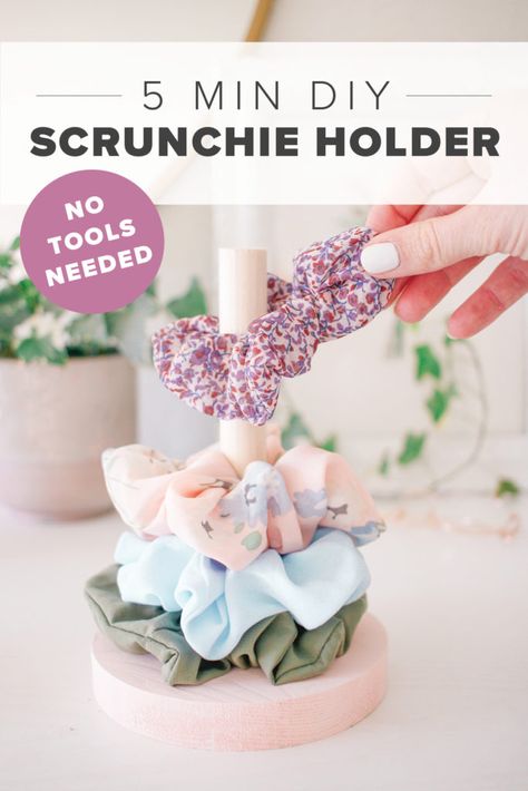 Diy Scrunchie Holder, Scrunchie Storage, Scrunchie Display, Scrunchie Holder, Diy Scrunchie, Diy Earring Holder, How To Make Scrunchies, Hair Ties Diy, Diy Hair Scrunchies