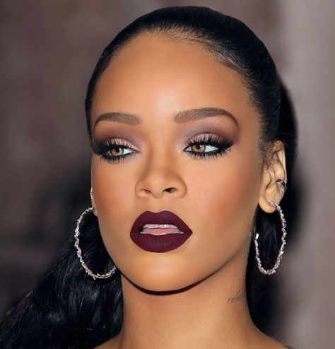 Rihanna with Matte Burgundy Lips Oxblood Lipstick, Rihanna Makeup, Lipstick Dark Red, Red Lipstick Matte, Maquillage On Fleek, Dark Red Lips, Smokey Eye Tutorial, Makeup Eraser, Beauty Make-up