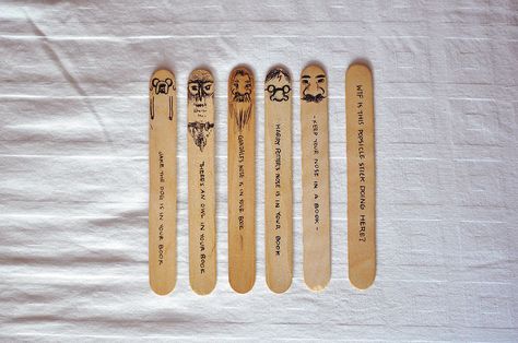 popsicle stick bookmarks i | Flickr - Photo Sharing! Wood Book Marks Diy, Icecreamsticks Bookmark, Painted Wooden Bookmark Ideas, Wood Bookmark Design, Popsicle Stick Diy, Wooden Engraved Bookmarks, Diy Popsicle, Mood Wallpaper, Popsicle Sticks